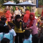 Anak-anak kecil dari pendidikan usia dini belajar Lalu lintas