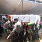 Prosesi pemakaman Duta besar (Dubes) Indonesia untuk Aljazair, Ahmad Niam Salim (48) Sabtu siang (20/9/2014) di Desa Banjaran Banggsri Jepara